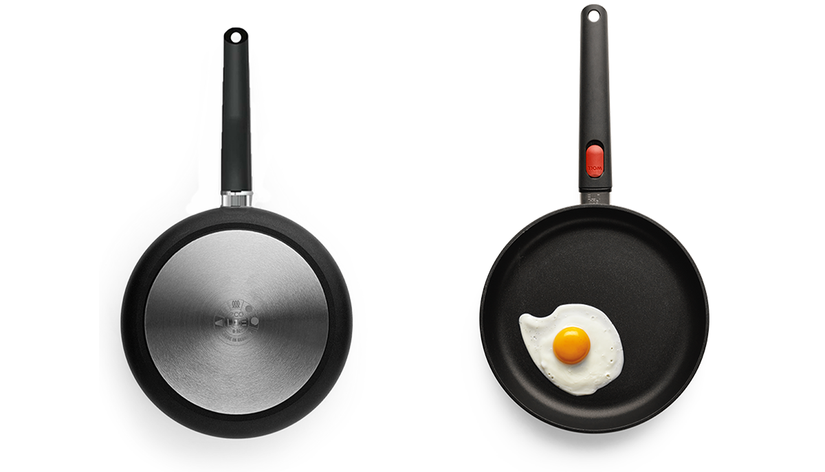 In der linken Ansicht ist der Pfannenboden der runden Eco Lite QXR zu sehen, in der rechten Ansicht die runde, gefüllte Eco Lite Pfanne.