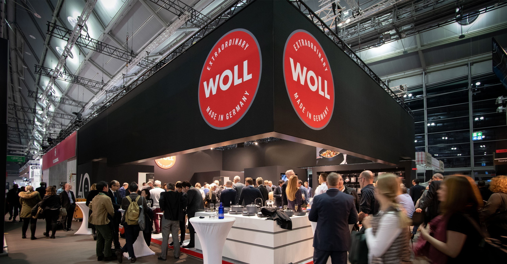 Hier ist ein Bild vom gut besuchten Messestand des Herstellers Woll.