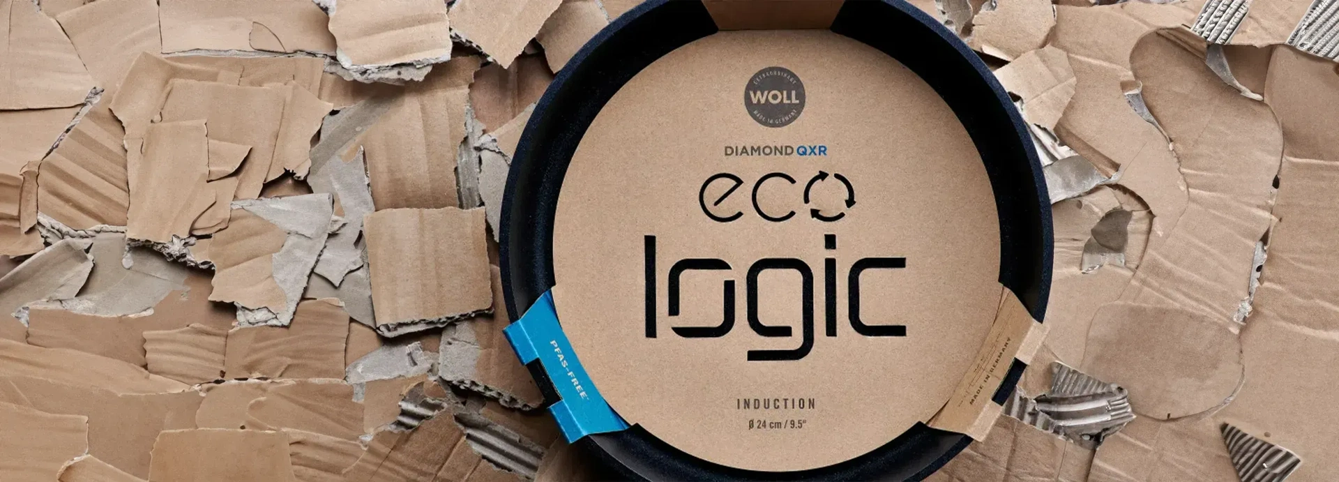 Die Verpackungsschale der Eco Logic QXR Pfanne besteht zu 100 % aus recyceltem Karton und wurde mit umweltfreundlicher Tinte bedruckt.
