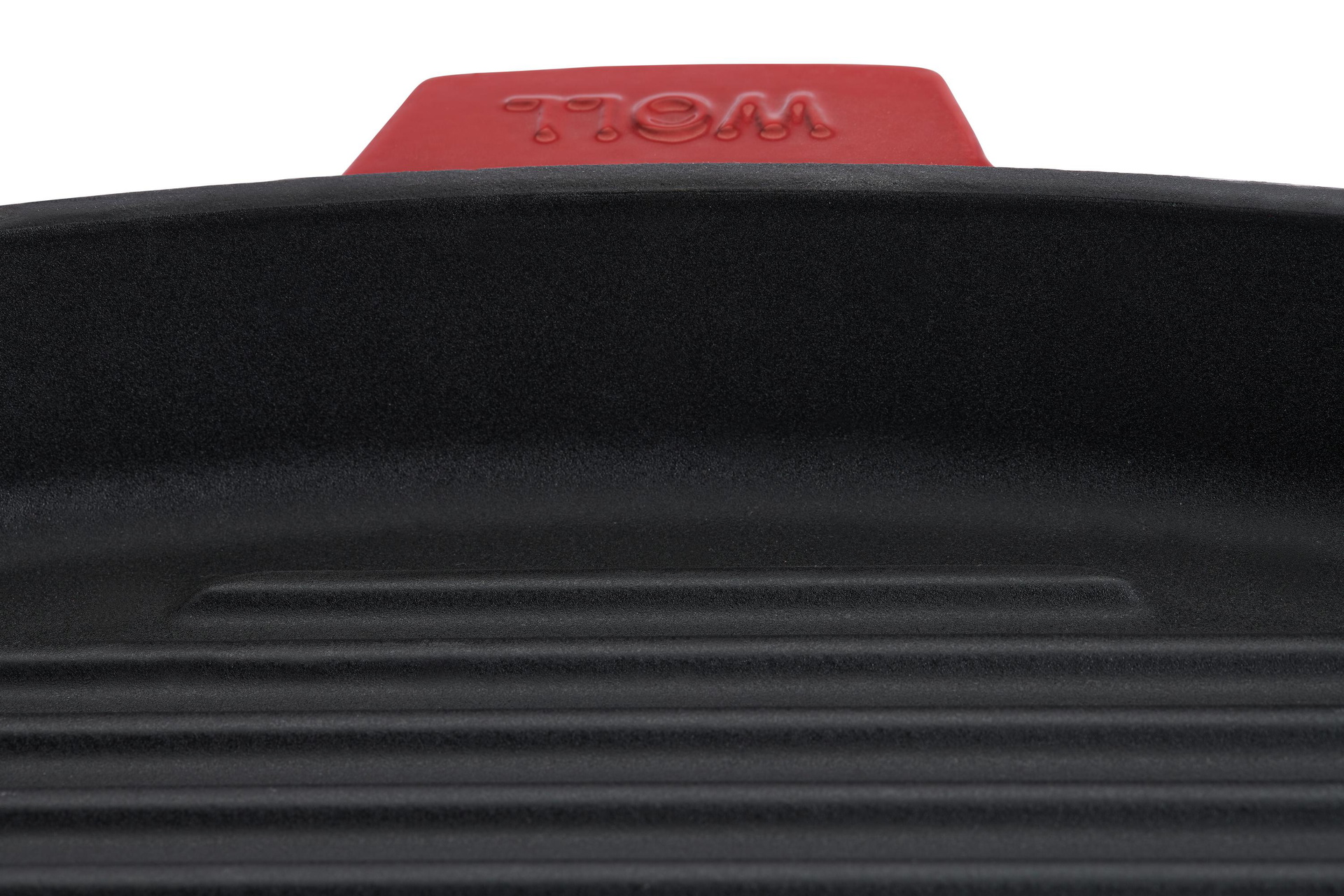 628-2CI-010_Ridges_Detail Iron Guss-Grillpfanne, mit Rillen und Steakpresse Detailansicht | 24x24cm | Alle Herdarten inkl. Induktion | Chili Red