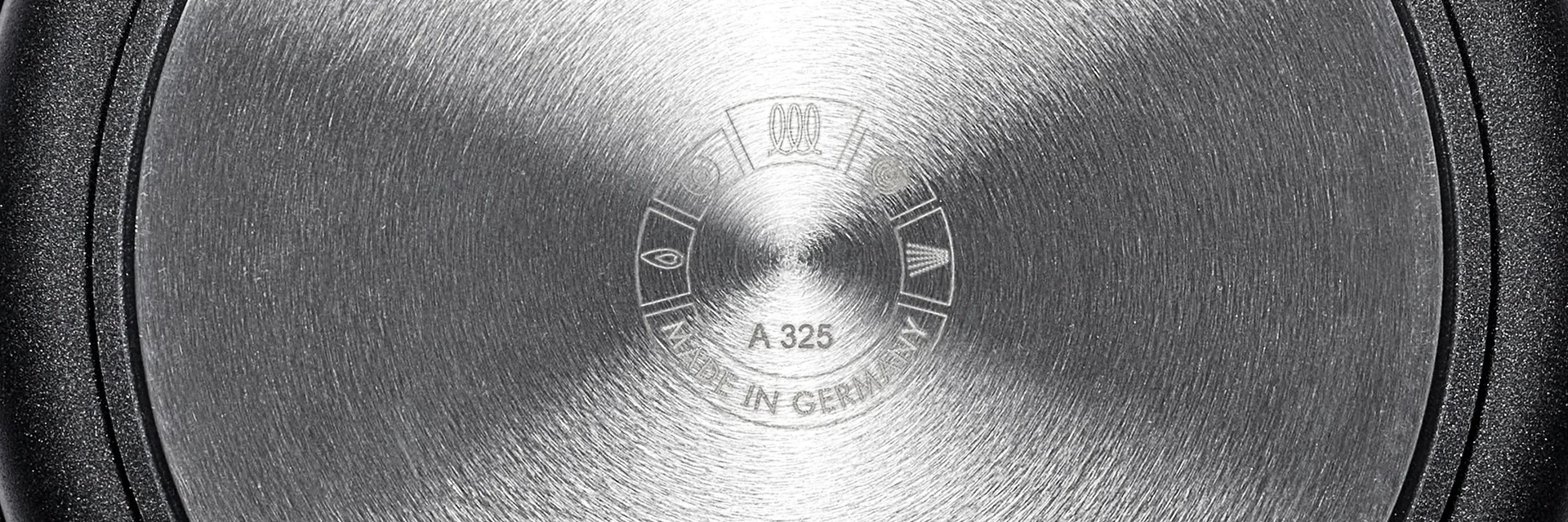 In der Detailaufnahme ist der vollfächige Induktionsboden sichtbar, dieser überzeugt durch seine hohe Wärmeleitfähigkeit.