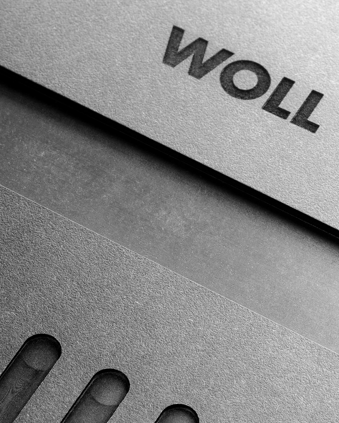 In der Detailansicht sind die Saftrillen des Schneidebretts der Serie Cut & Serve zu sehen.