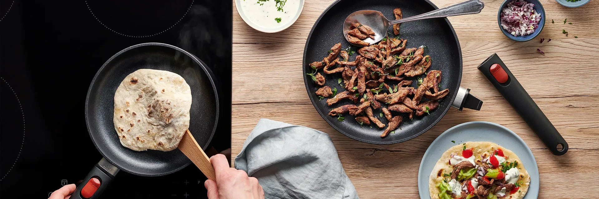 Auf dem Herd steht eine runde Pfanne der Serie Eco Lite QXR, in der frisches Fladenbrot gebacken wird. Auf der Arbeitsplatte steht eine größere runde Pfanne mit abgenommenem Griff derselben Serie, in der frisch angebratenes Fleisch mit Kräutern liegt. Auß